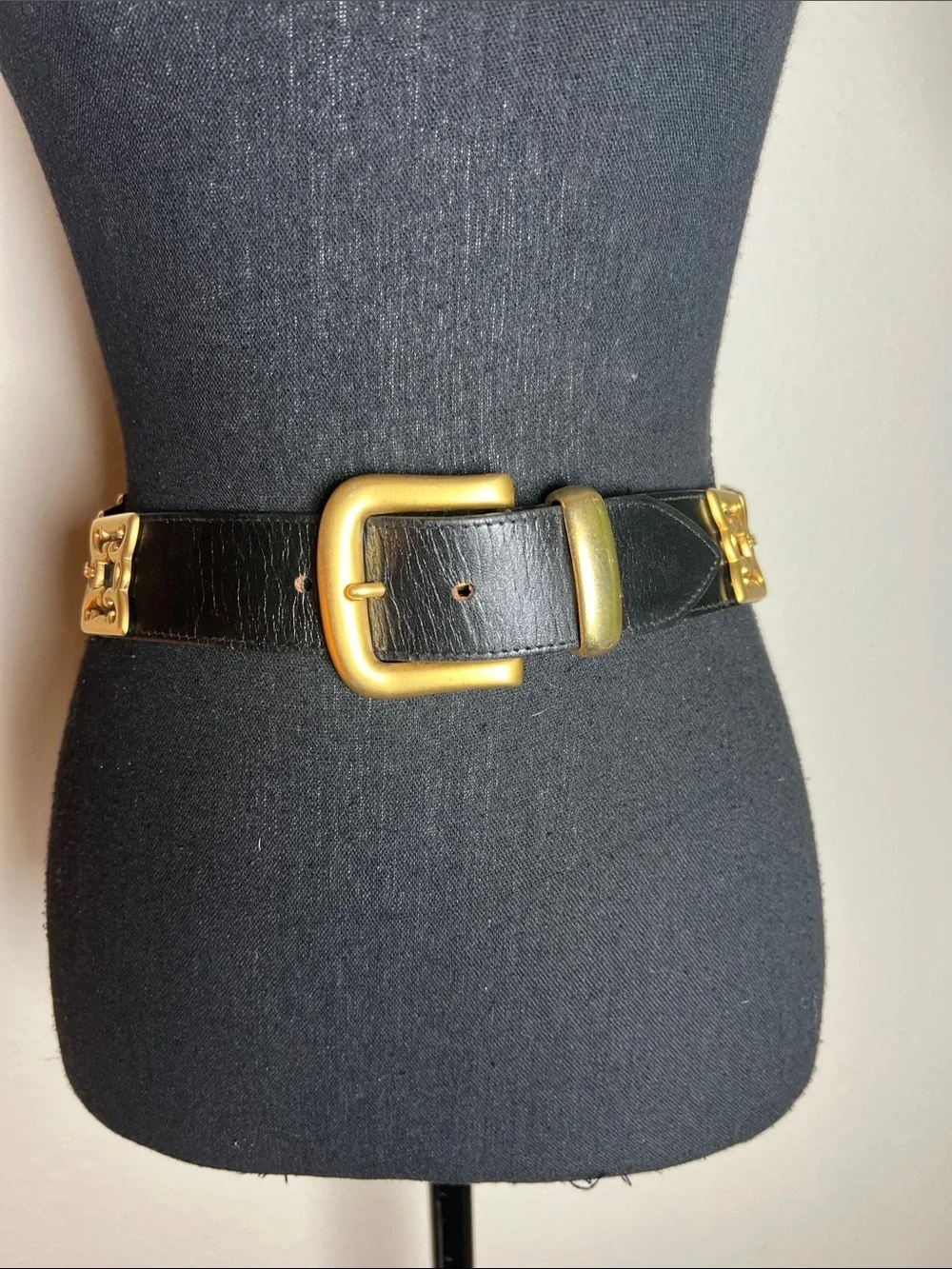 ESCADA Avignon Vintage Black Leather Gold Buckle Decorative Square Chain Link S